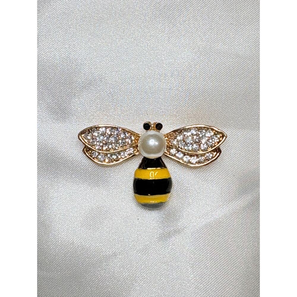 Vintage Bee Brooch with Faux Pearl – Sparkling Wings & Enamel Detail